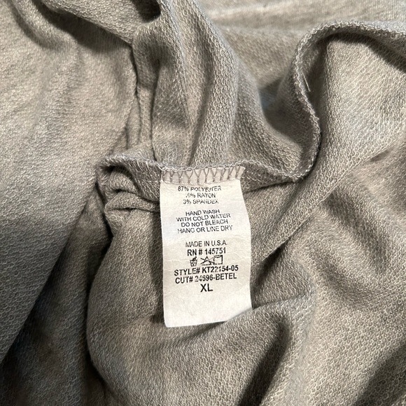 ⭐️Pink Lily lightweight sweatshirt, like new ⭐️ - Picture 3 of 3